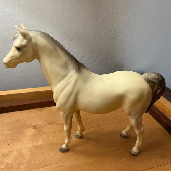 Breyer Horse - Picture 1 of 3